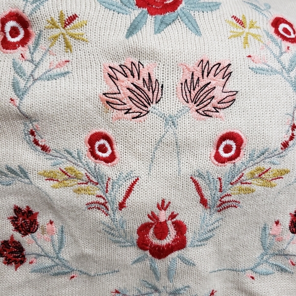 Wyld Hart Floral Embroidered Cream Knit Sweater - Picture 3 of 9